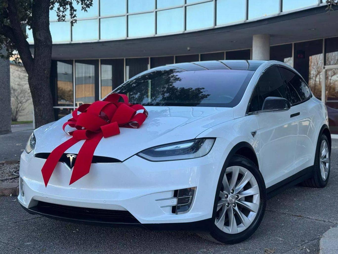 TESLA MODEL X 2017 5YJXCAE26HF034284 image